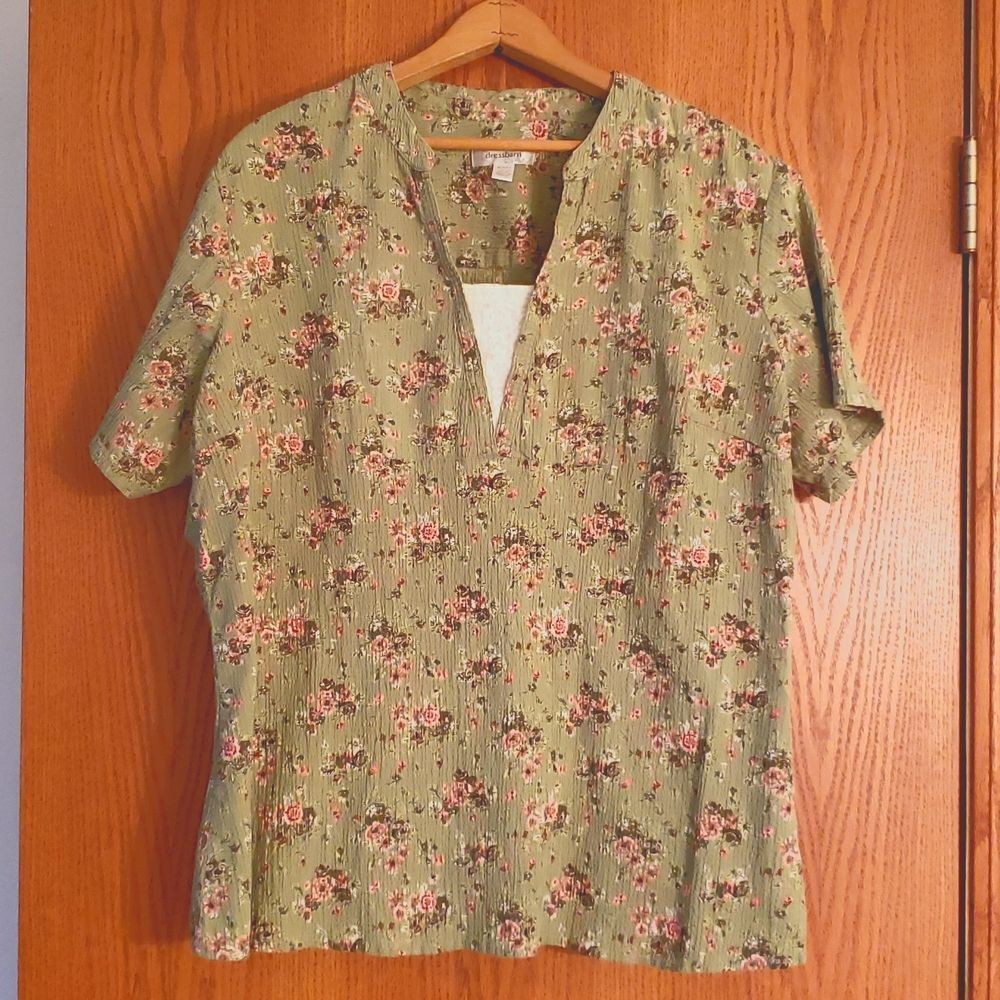 Pretty Dressbarn Crinkle Material Floral Top Sz XL (18/20)